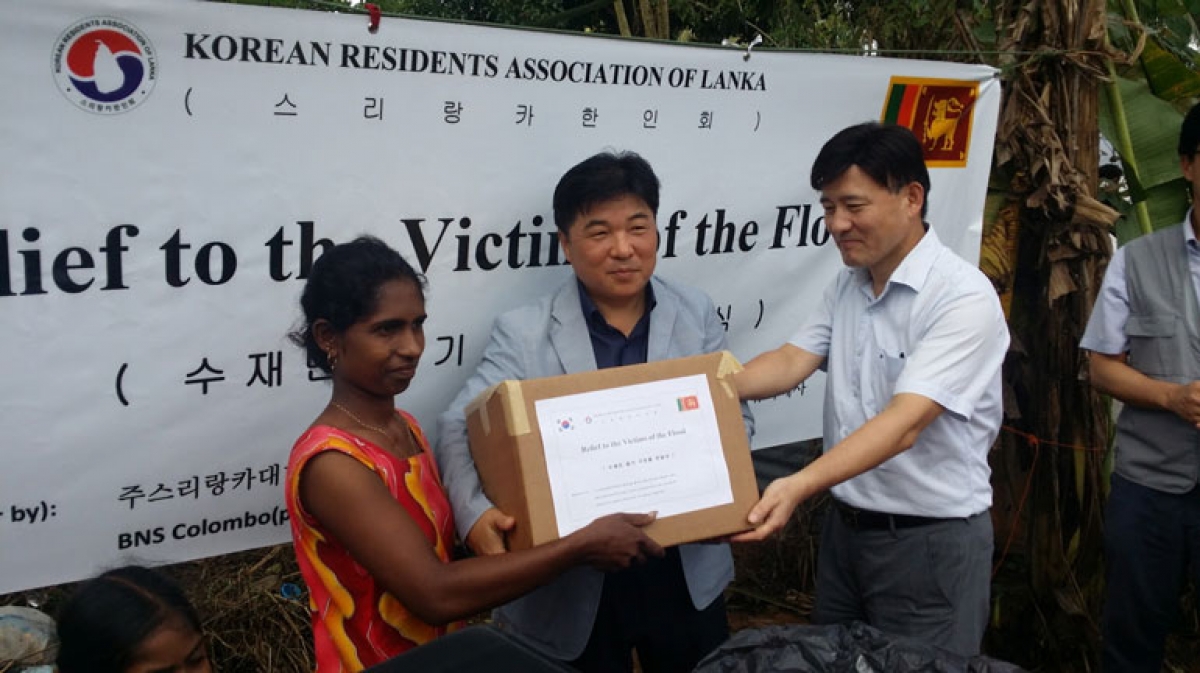 Korean Residents Association donates relief items for  flood victims